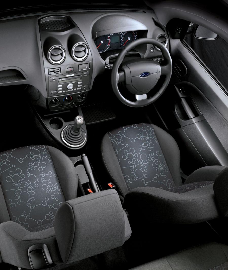  Ford Fiesta 2006 года  (фото 2 из 42)